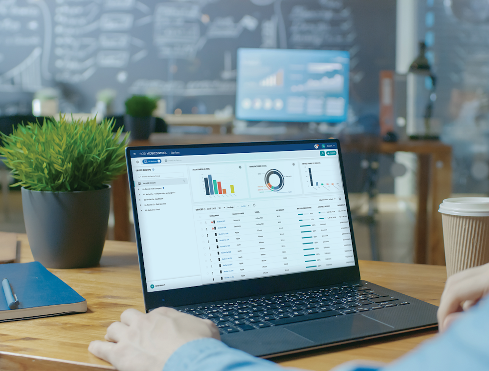 Bærbar datamaskin med MDM-programvare for analyse av enhetsdata