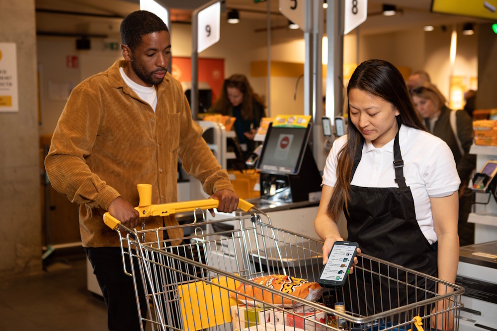 Zebra TC501 h&aring;ndterminal brukt til skanning av varer i apotek