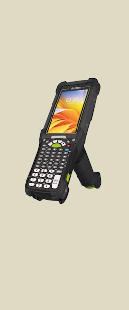 En Zebra MC9400 ultrarobust håndterminal for helsevesenet vist fra siden med en lysende skjerm som viser 10:30 og en fargerik bakgrunn.