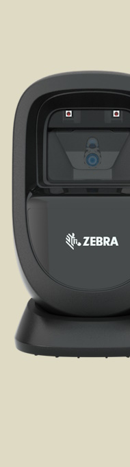 Et Zebra ET56 robust nettbrett vist forfra med en lysende skjerm som viser Windows brukergrensesnitt